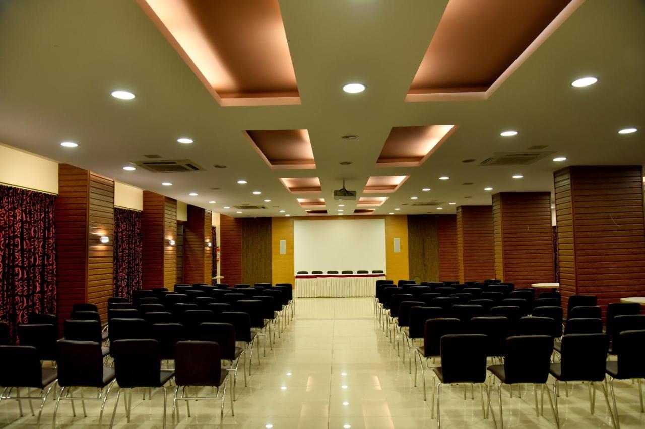 Hotel Prince Residency Будж Екстериор снимка