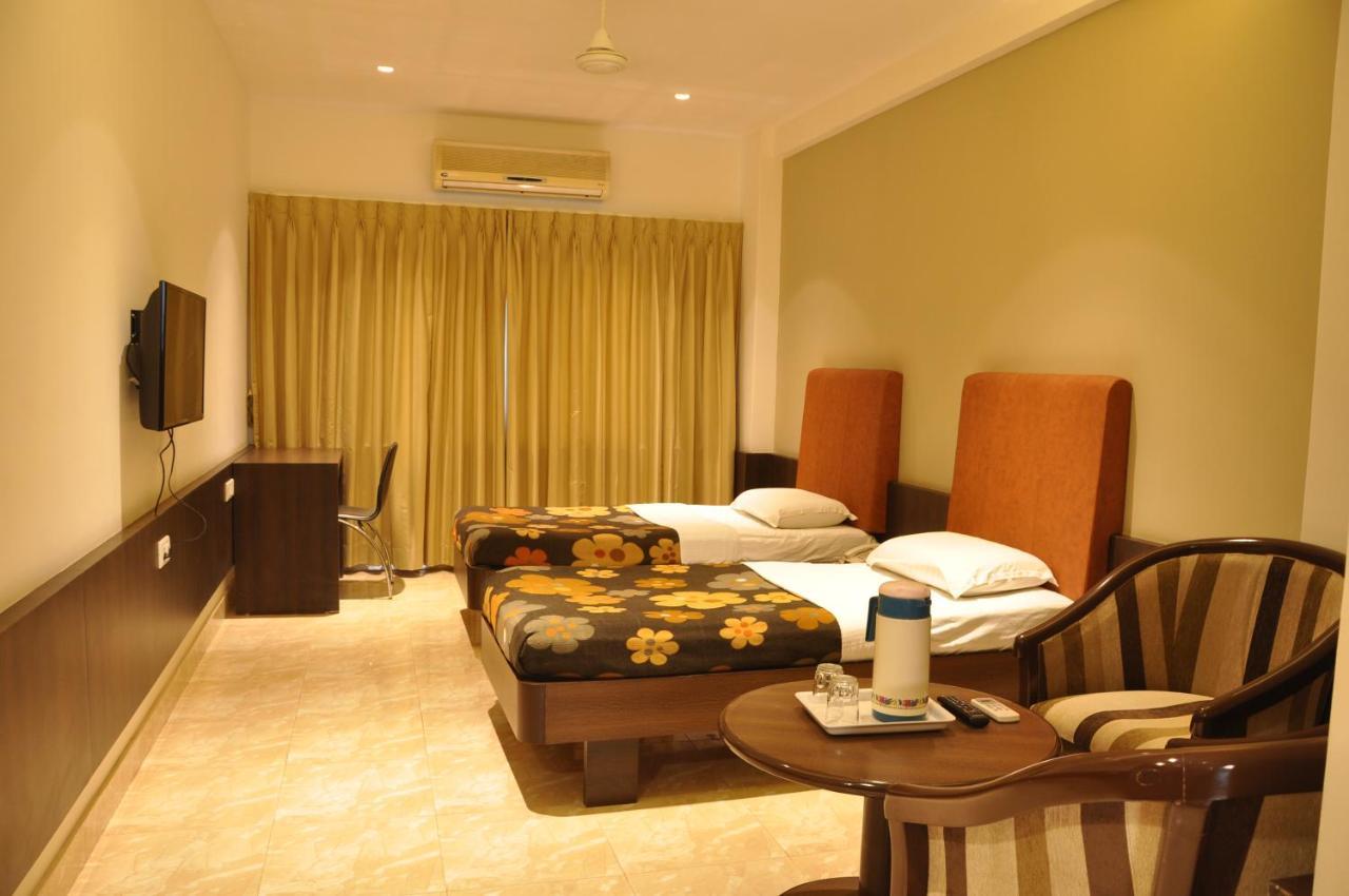 Hotel Prince Residency Будж Екстериор снимка