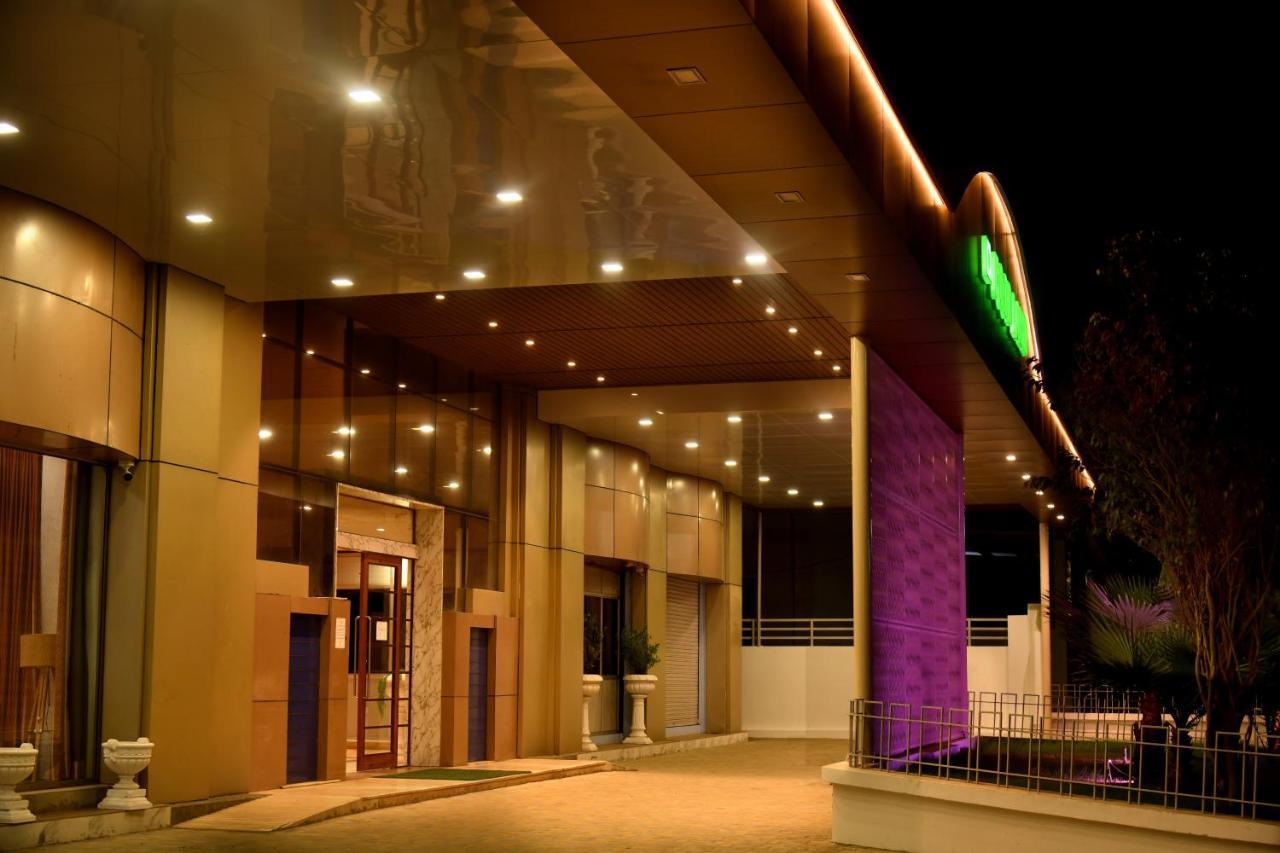 Hotel Prince Residency Будж Екстериор снимка