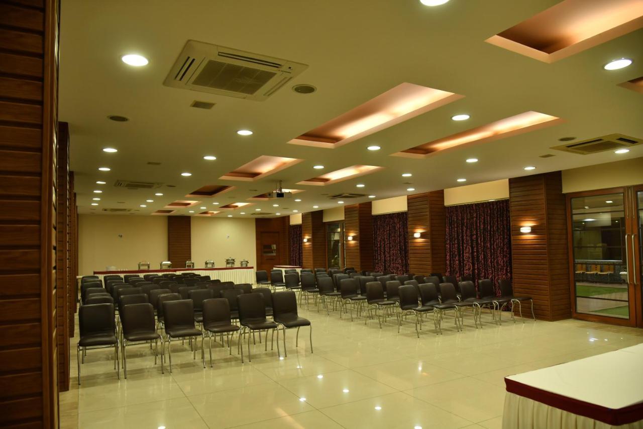 Hotel Prince Residency Будж Екстериор снимка