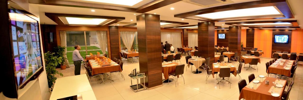 Hotel Prince Residency Будж Екстериор снимка