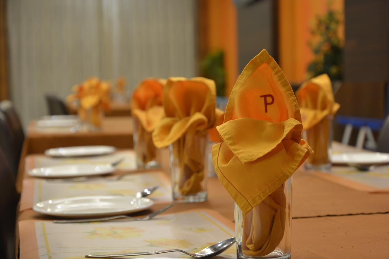 Hotel Prince Residency Будж Екстериор снимка